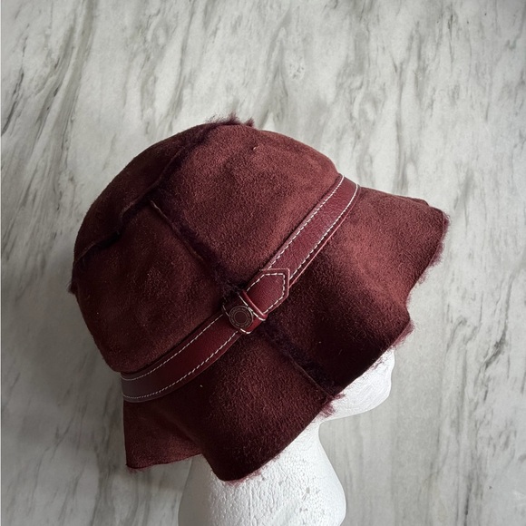 VTG Y2K COACH Women’s Elegant Suede and Shearling Burgundy Red Bucket Hat M/L
